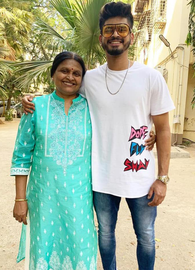 Shreyas_20Iyer_20rare_20and_20unseen_20photos-15.jpg 13