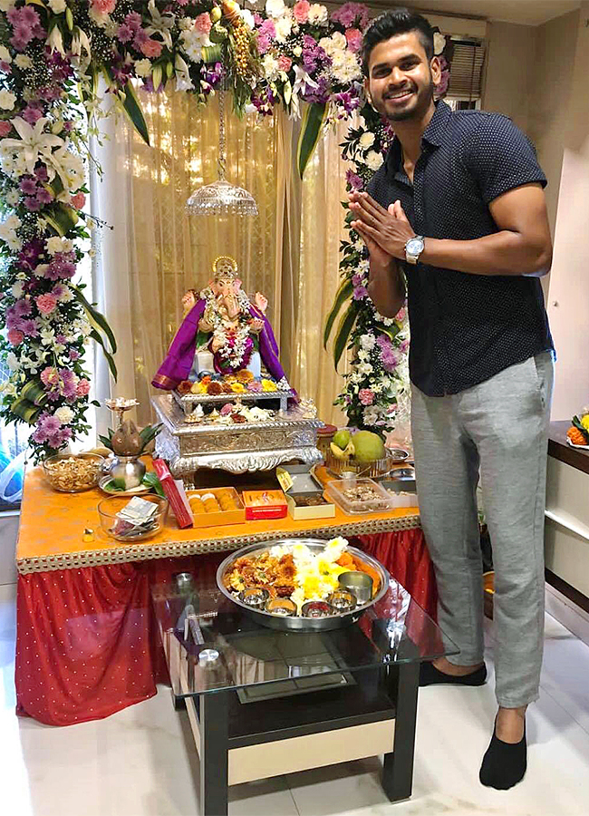 Shreyas_20Iyer_20rare_20and_20unseen_20photos-24.jpg 18