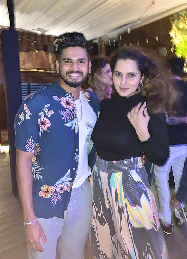 Shreyas_20Iyer_20rare_20and_20unseen_20photos-4.jpg 4