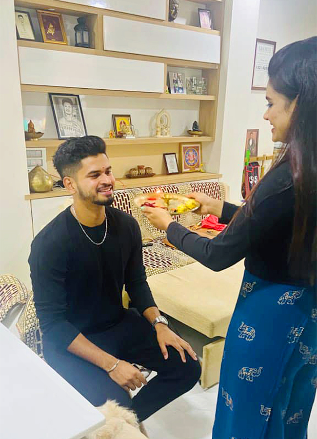 Shreyas_20Iyer_20rare_20and_20unseen_20photos-47.jpg 37