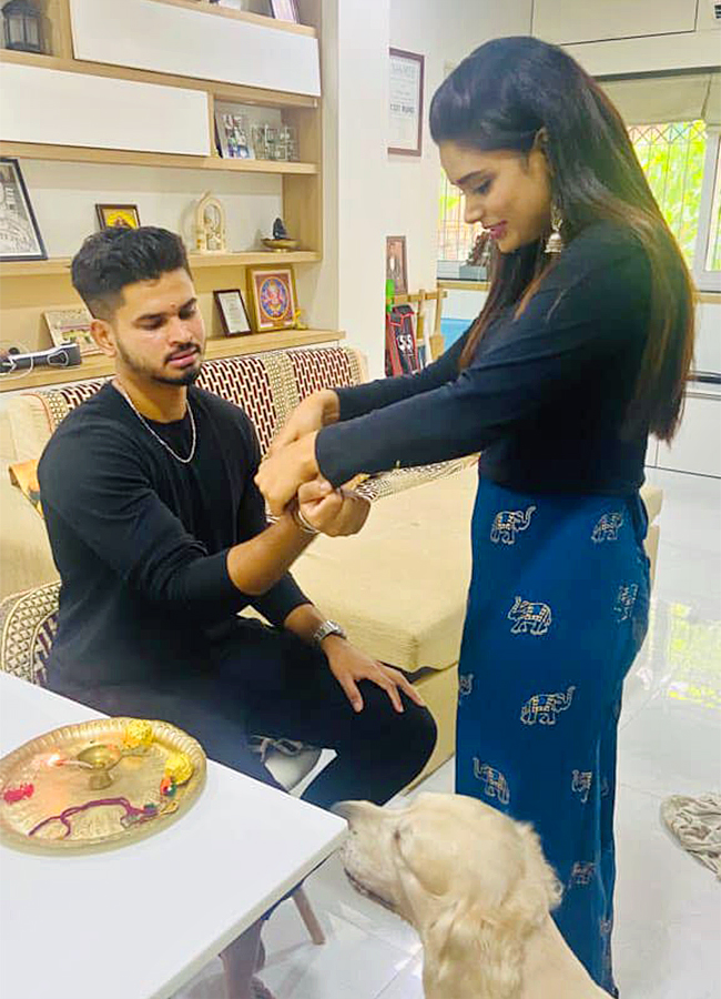 Shreyas_20Iyer_20rare_20and_20unseen_20photos-48.jpg 38