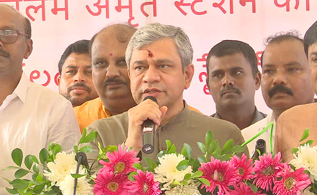 Railway-Minister-Aswini-Vaishnav.jpg