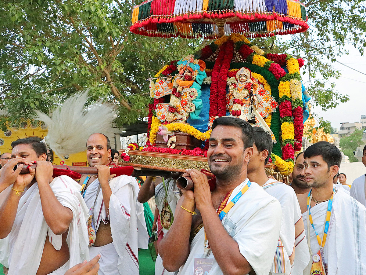 Hare_20Krishna_20Golden_20Temple_20brahmotsavam_20Banjara_20Hills-1.jpg 1