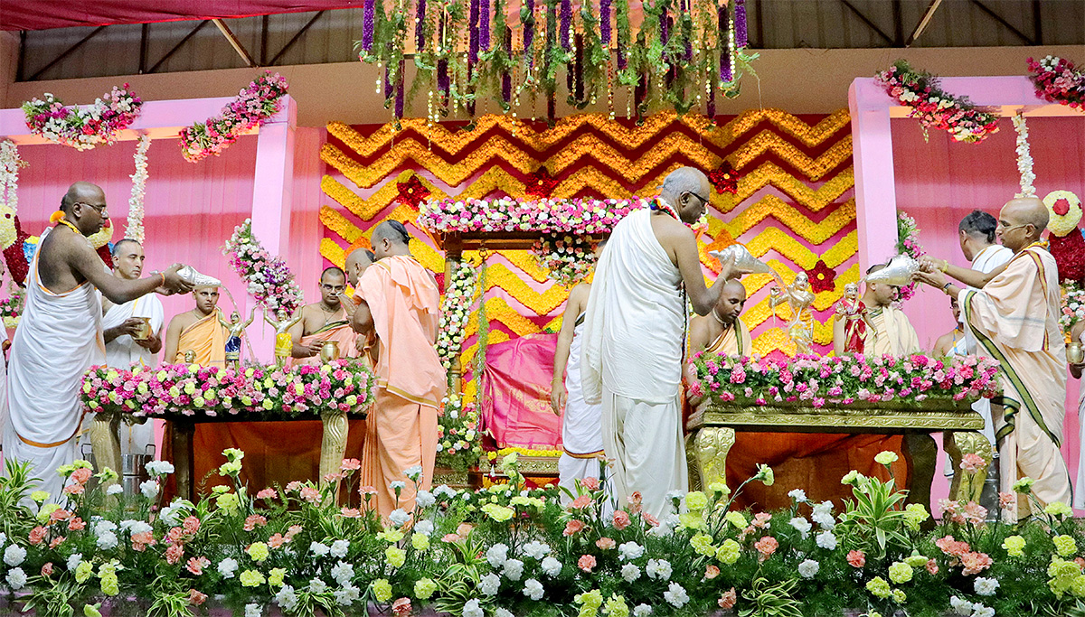 Hare_20Krishna_20Golden_20Temple_20brahmotsavam_20Banjara_20Hills-10.jpg 10