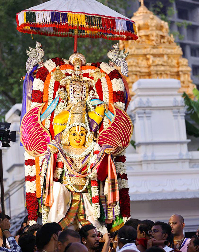 Hare_20Krishna_20Golden_20Temple_20brahmotsavam_20Banjara_20Hills-11.jpg 11