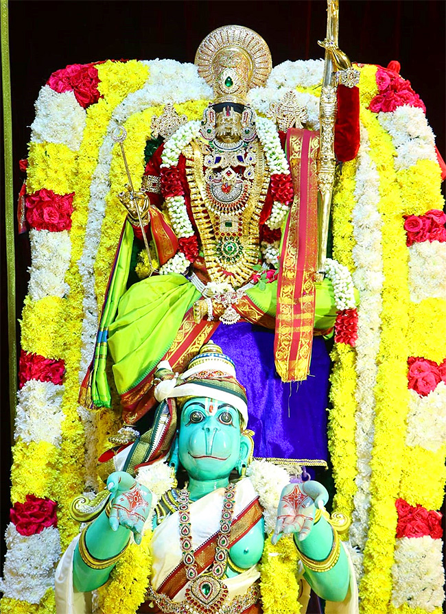 Hare_20Krishna_20Golden_20Temple_20brahmotsavam_20Banjara_20Hills-12.jpg 12