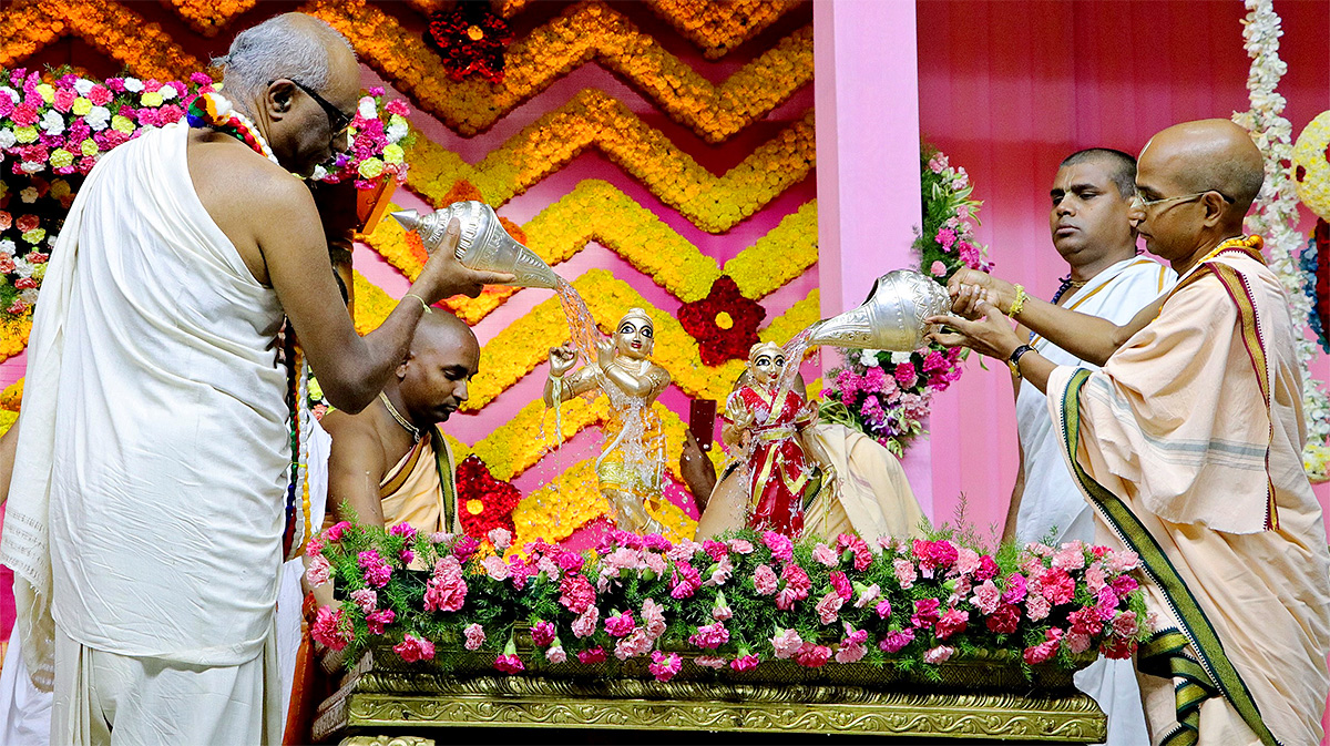 Hare_20Krishna_20Golden_20Temple_20brahmotsavam_20Banjara_20Hills-14.jpg 14