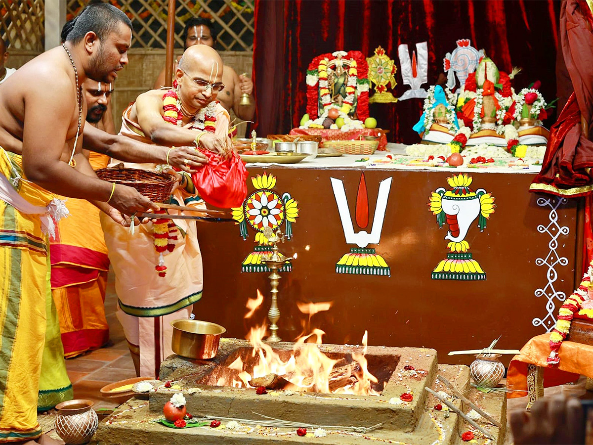 Hare_20Krishna_20Golden_20Temple_20brahmotsavam_20Banjara_20Hills-17.jpg 17