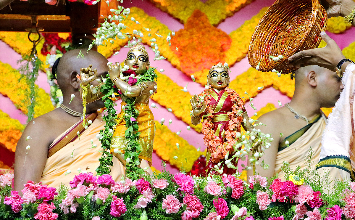 Hare_20Krishna_20Golden_20Temple_20brahmotsavam_20Banjara_20Hills-20.jpg 19