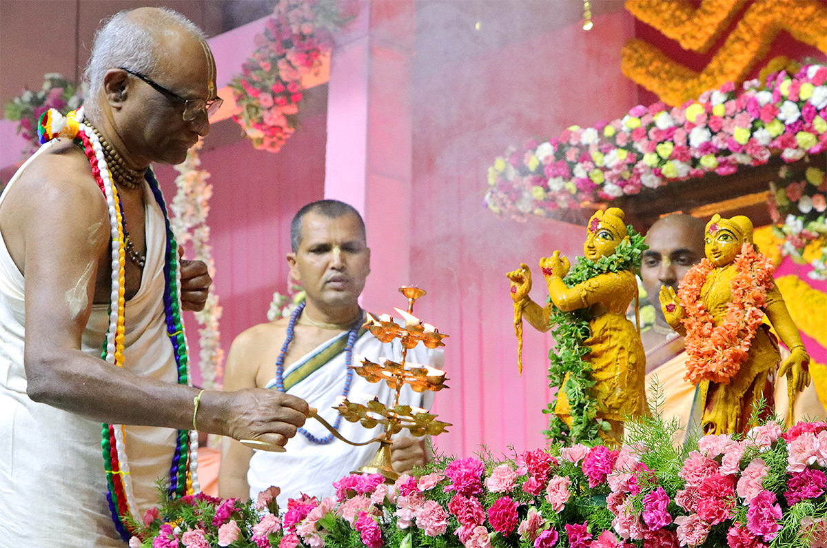Hare_20Krishna_20Golden_20Temple_20brahmotsavam_20Banjara_20Hills-5.jpg 5