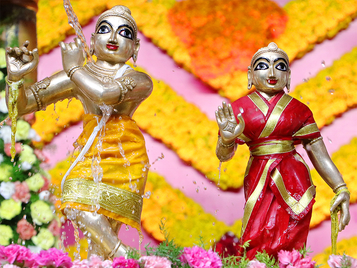 Hare_20Krishna_20Golden_20Temple_20brahmotsavam_20Banjara_20Hills-9.jpg 9