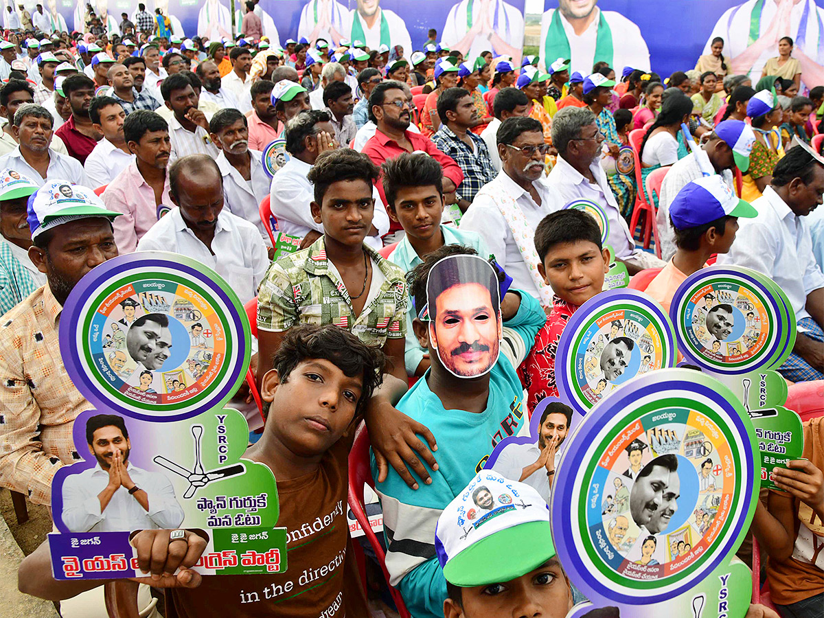 ysrcp_20samajika_20sadhikara_20bus_20yatra_20kamalapuram_20photos-1.jpg 1