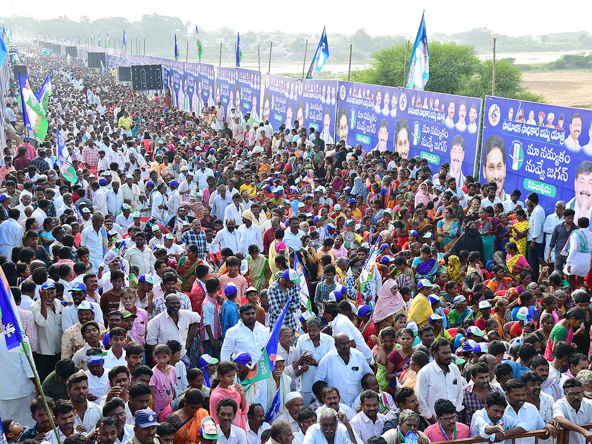 ysrcp_20samajika_20sadhikara_20bus_20yatra_20kamalapuram_20photos-10.jpg 10