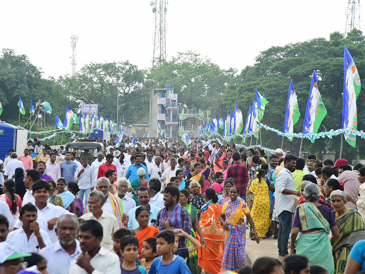ysrcp_20samajika_20sadhikara_20bus_20yatra_20kamalapuram_20photos-16.jpg 16