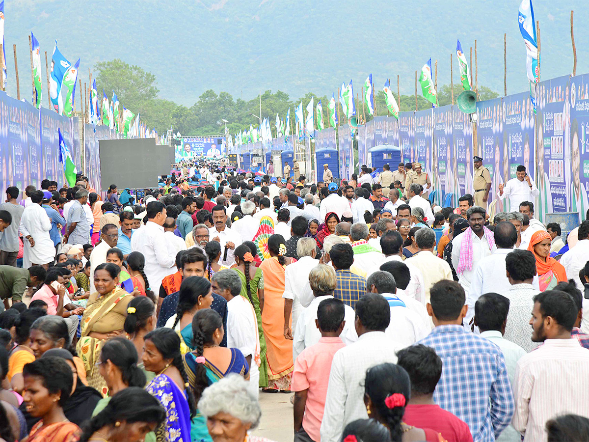 ysrcp_20samajika_20sadhikara_20bus_20yatra_20kamalapuram_20photos-18.jpg 18