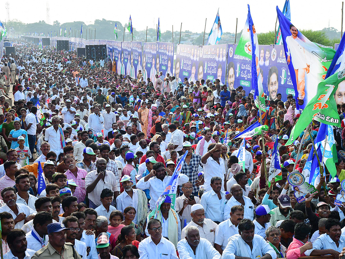 ysrcp_20samajika_20sadhikara_20bus_20yatra_20kamalapuram_20photos-22.jpg 22