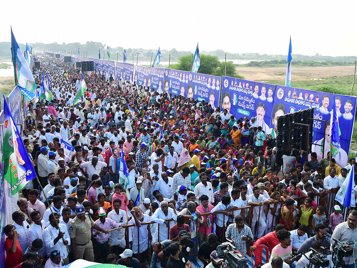 ysrcp_20samajika_20sadhikara_20bus_20yatra_20kamalapuram_20photos-25.jpg 25
