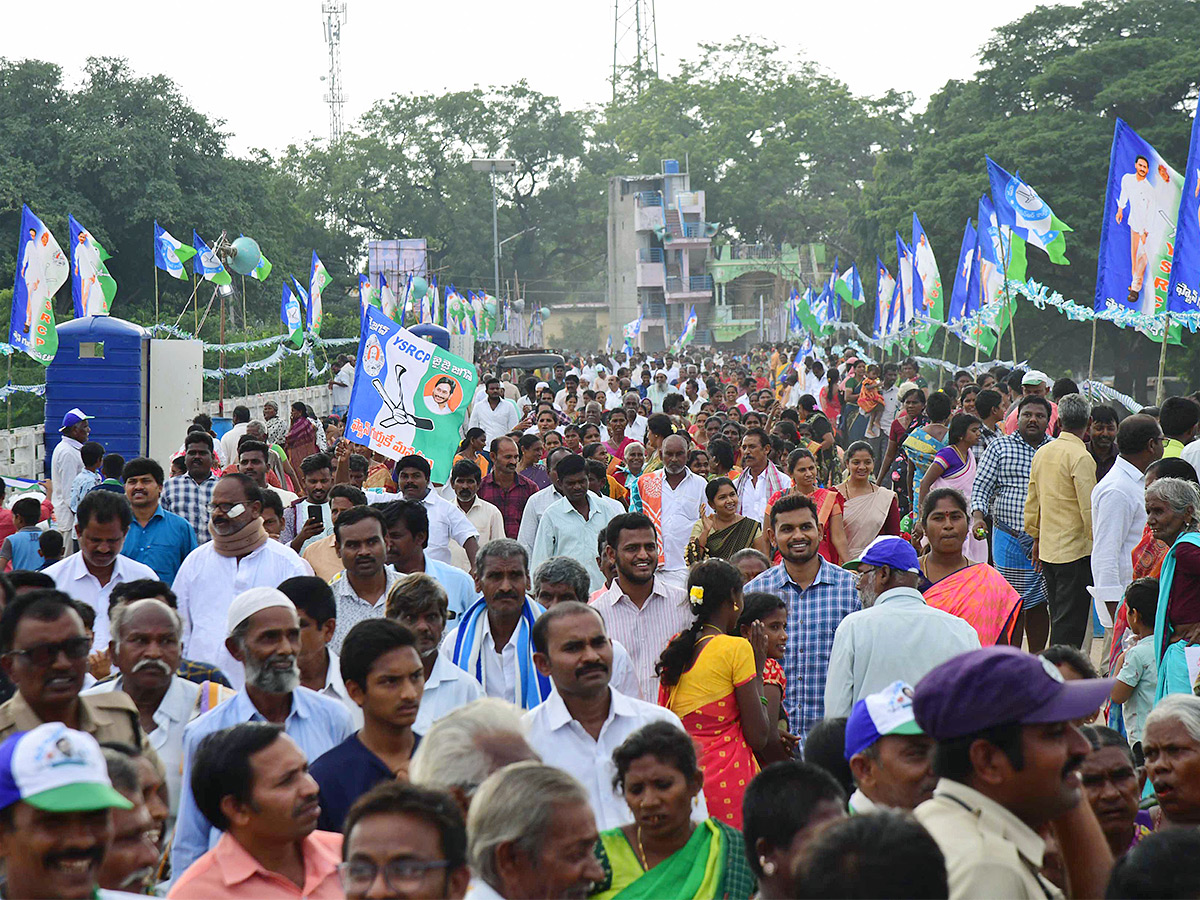 ysrcp_20samajika_20sadhikara_20bus_20yatra_20kamalapuram_20photos-27.jpg 27