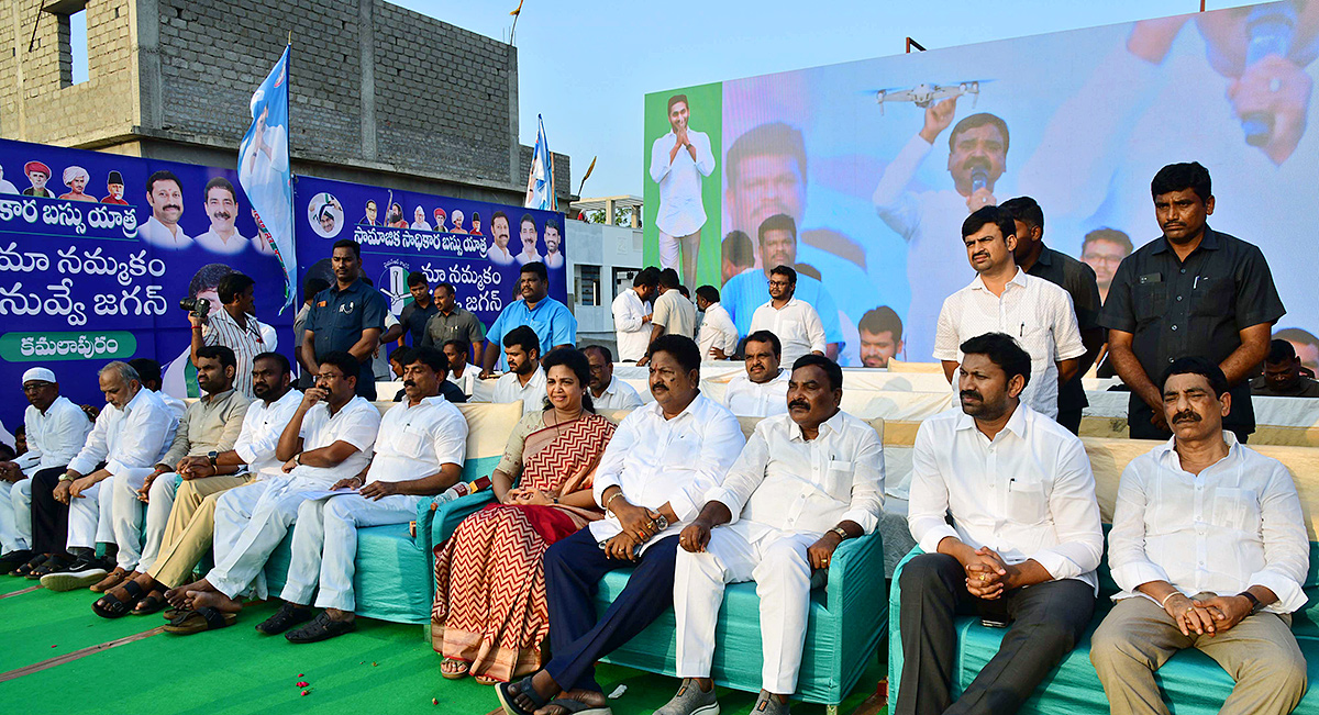 ysrcp_20samajika_20sadhikara_20bus_20yatra_20kamalapuram_20photos-29.jpg 28