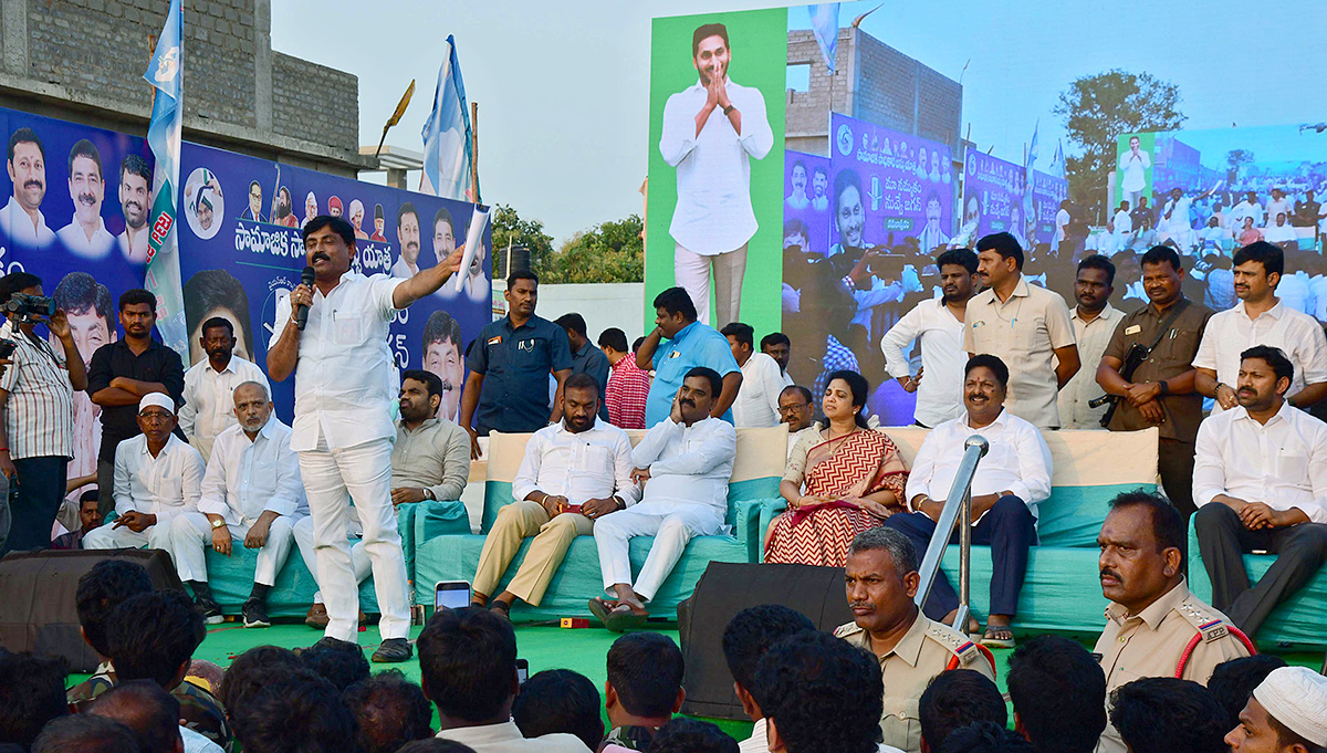 ysrcp_20samajika_20sadhikara_20bus_20yatra_20kamalapuram_20photos-30.jpg 29