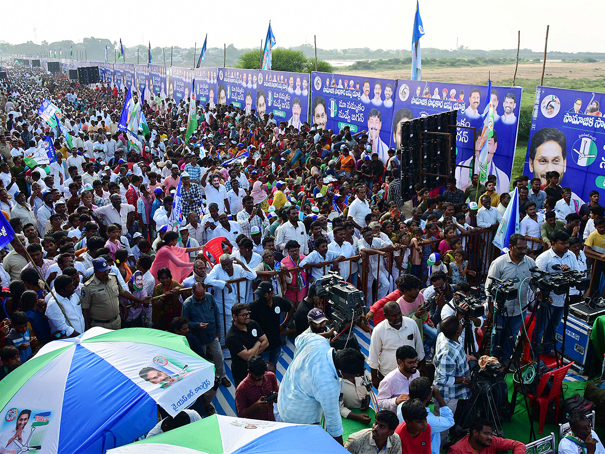 ysrcp_20samajika_20sadhikara_20bus_20yatra_20kamalapuram_20photos-32.jpg 31