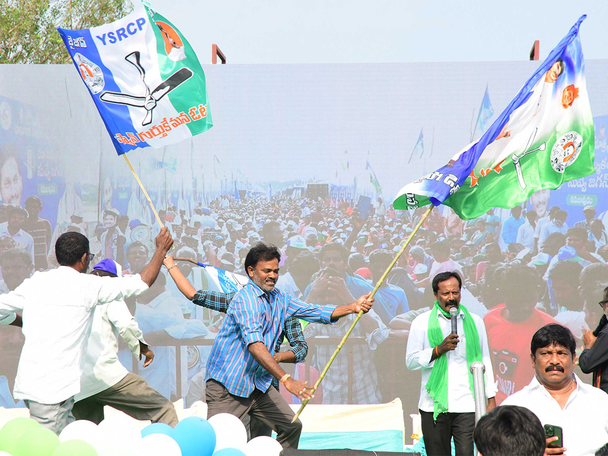 ysrcp_20samajika_20sadhikara_20bus_20yatra_20kamalapuram_20photos-4.jpg 4