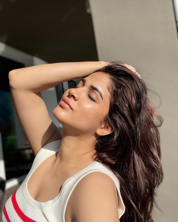 Lavanya.jpg 6