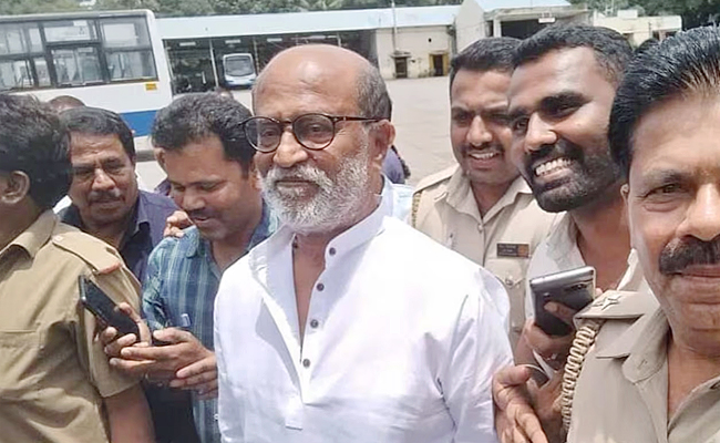 Superstar_20Rajinikanth_20Rare_20And_20Unseen_20photos_30.jpg 31