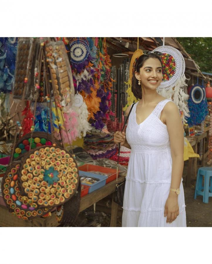 Meenaakshi-Chaudhary-insta-pics.jpg 13