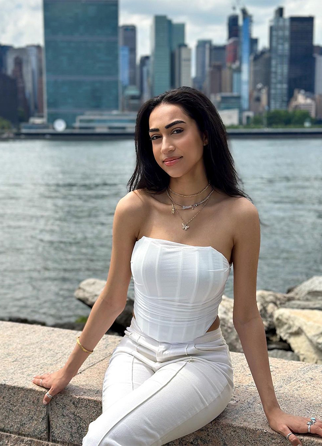 Miss_20India_20USA_202023_20in_20Rijul_20Maini-20.jpg 17