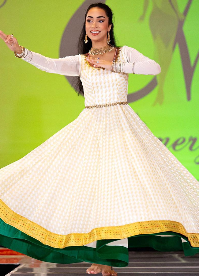 Miss_20India_20USA_202023_20in_20Rijul_20Maini-22.jpg 19