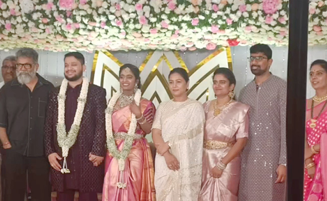 Pushpa_20Actress_20Kalpalatha_20Daughter_20Engagement_20PHotos_20Viral_3.jpg 4