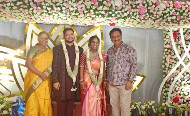 Pushpa_20Actress_20Kalpalatha_20Daughter_20Engagement_20PHotos_20Viral_4.jpg 5