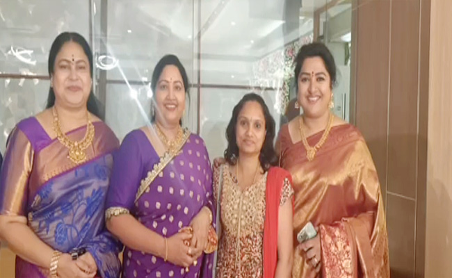 Pushpa_20Actress_20Kalpalatha_20Daughter_20Engagement_20PHotos_20Viral_5.jpg 6