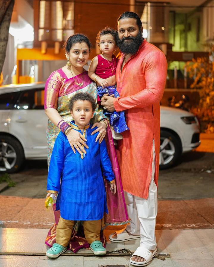 Rishab-Shetty-family.jpg 11