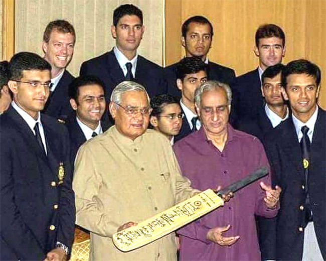 yuvraj_20singh_20rare_20photos-28.jpg 28