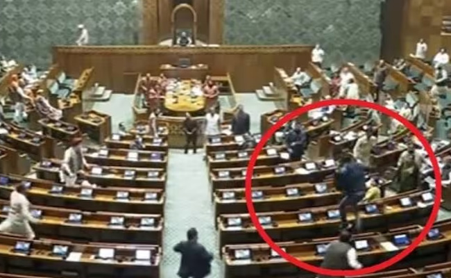 lok_Sabha_Teargas.jpg