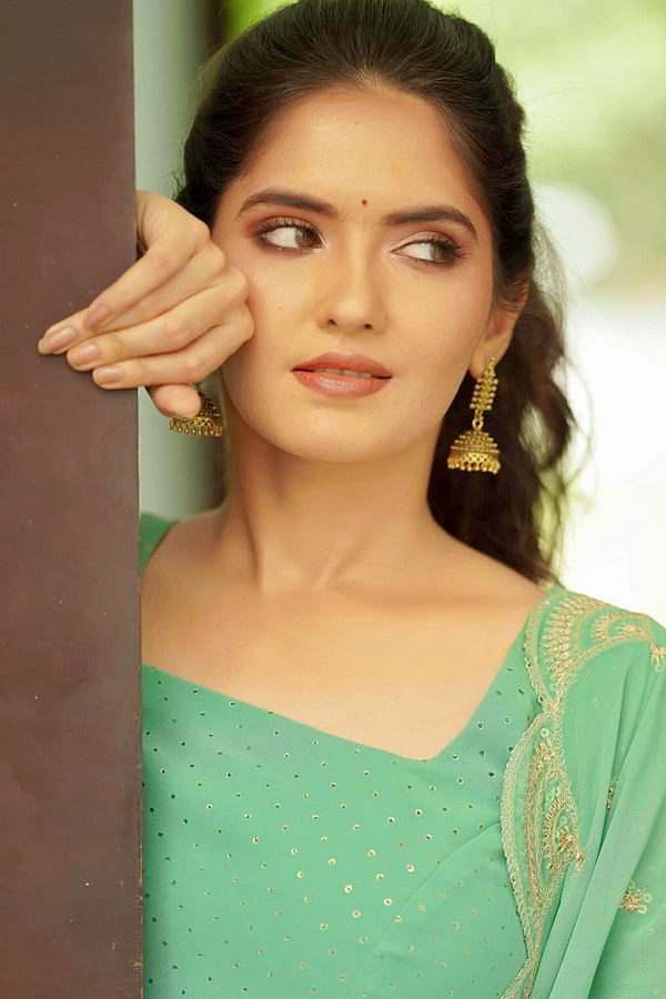 Actress_20Ayraa_20Stunning_20Photos_2.jpg 3
