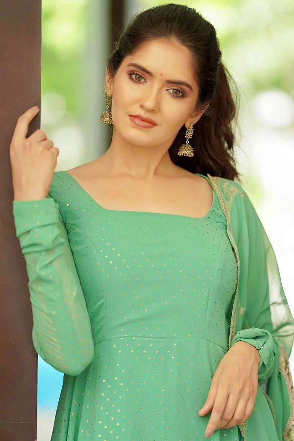 Actress_20Ayraa_20Stunning_20Photos_3.jpg 4