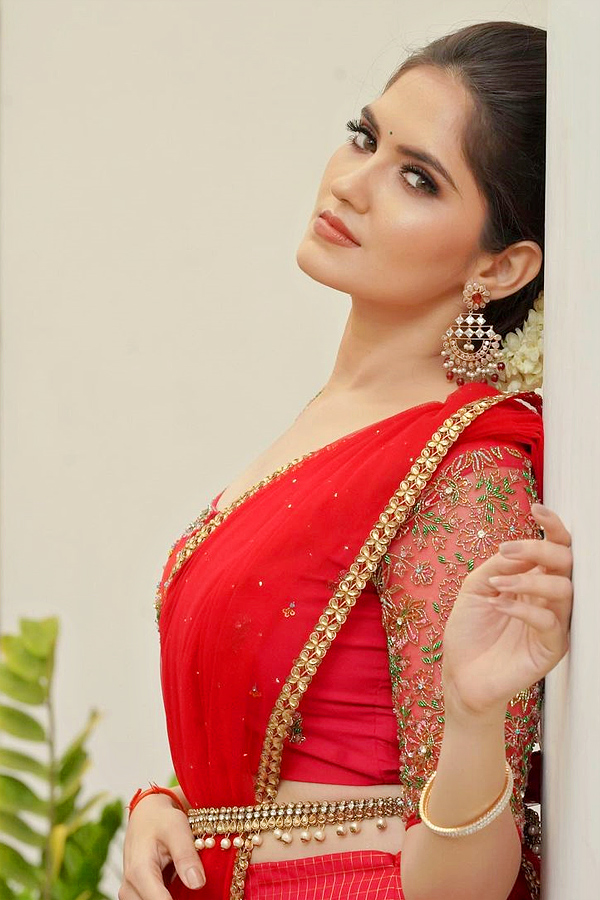 Actress_20Ayraa_20Stunning_20Photos_8.jpg 9