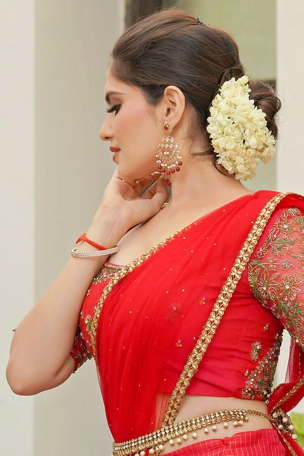 Actress_20Ayraa_20Stunning_20Photos_9.jpg 10