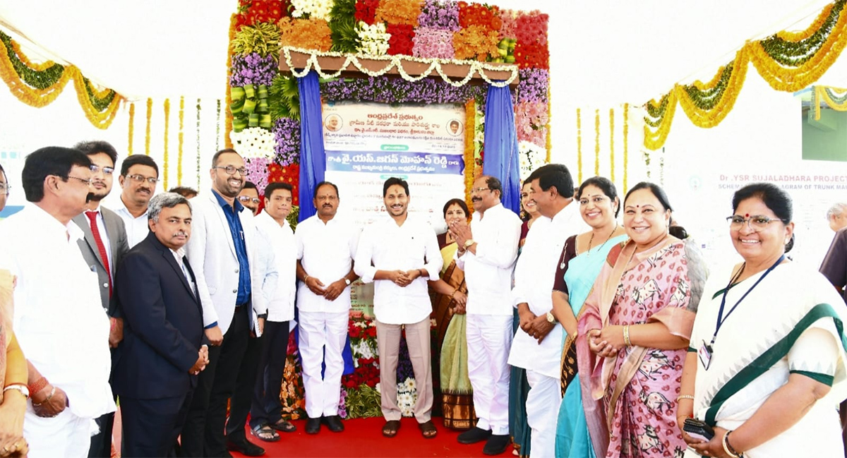 CM_20YS_20Jagan_20Visit_20Uddanam_20Photos-11.jpg 11