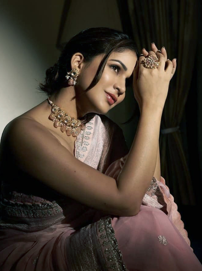 Mega-_20Star-_20Family-_20Daughter_20-In-_20Law-_20Lavanya_20-Tripathi-_20Latest_20-Photos-33.jpg 22