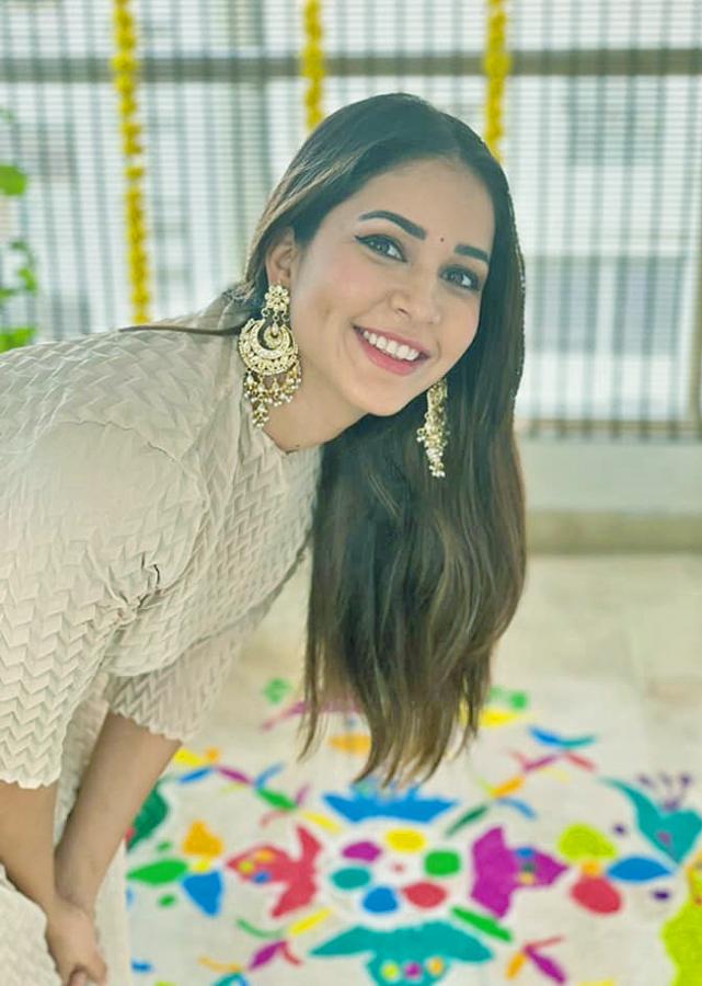Mega-_20Star-_20Family-_20Daughter_20-In-_20Law-_20Lavanya_20-Tripathi-_20Latest_20-Photos-39.jpg 24