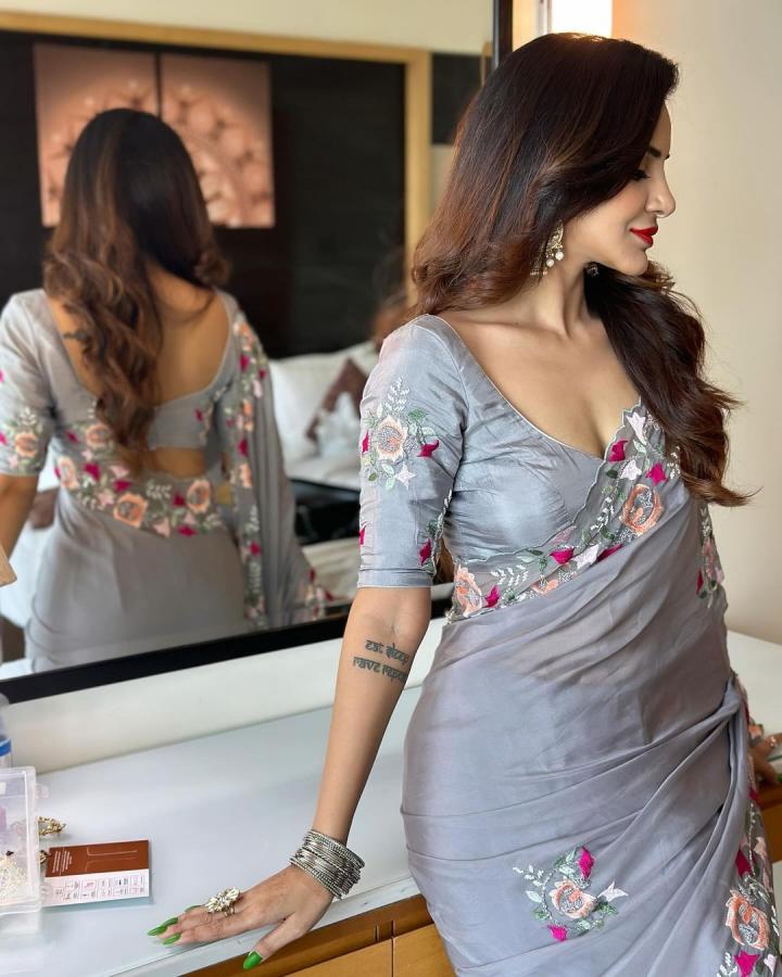 Ashu-reddy-hot-pics.jpg 9