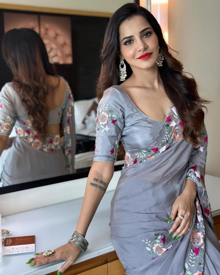 Ashu-reddy-insta-photos.jpg 7
