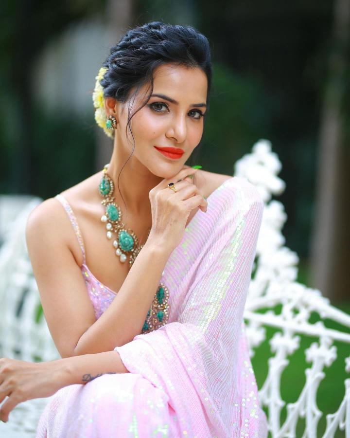 Ashu-reddy-photos.jpg 5