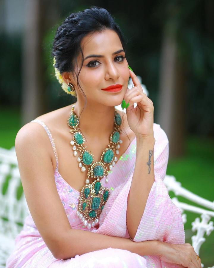 Ashu-reddy-pics.jpg 4