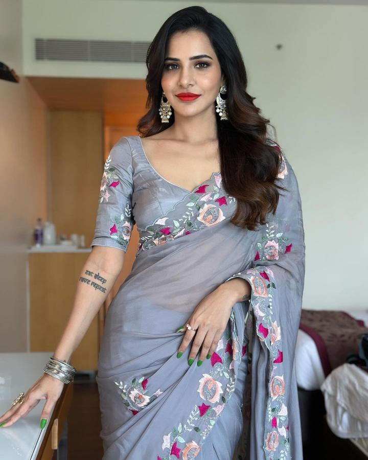 Ashu-reddy-saree-pics.jpg 8