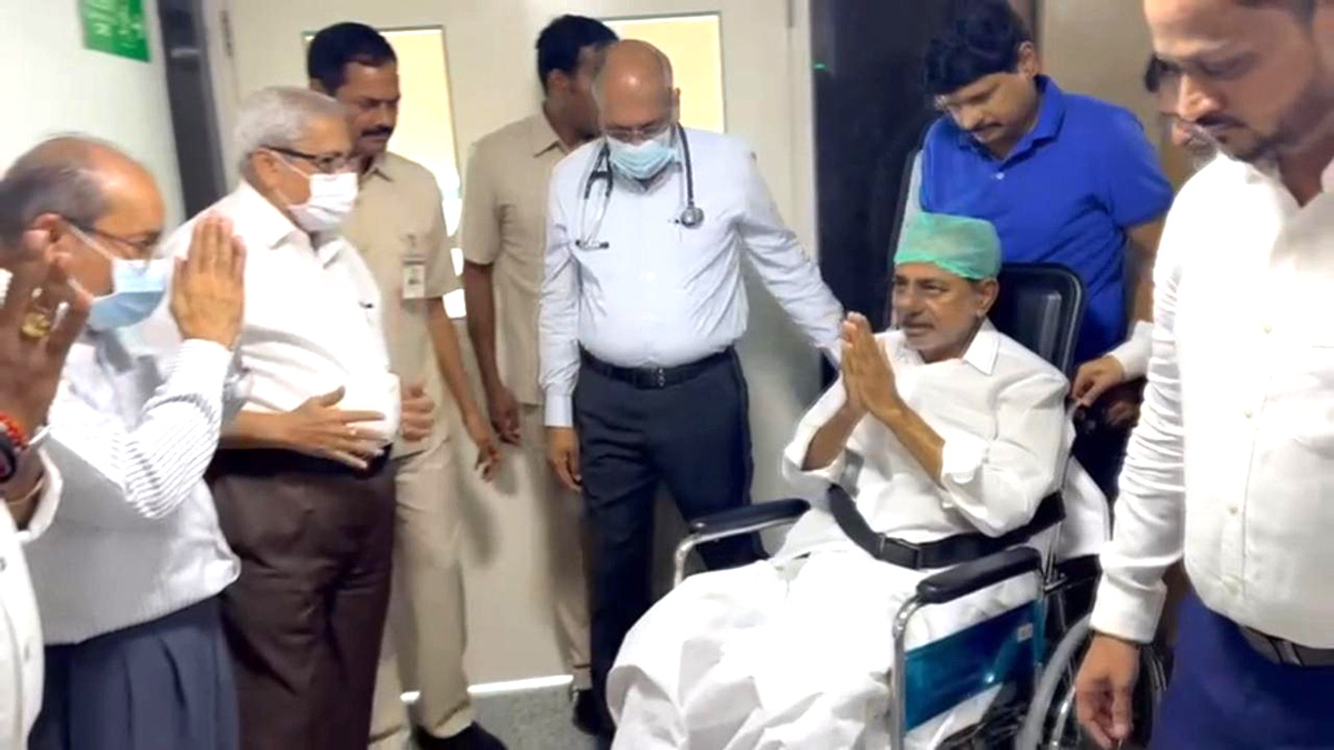 Former_20Telangana_20CM_20KCR_20Discharged_20From_20Hospital_20Pics-11.jpg 10
